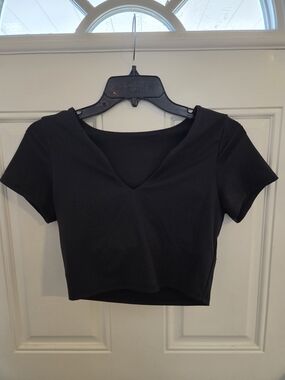 P'tula Black V-Neck Crop Top - Women